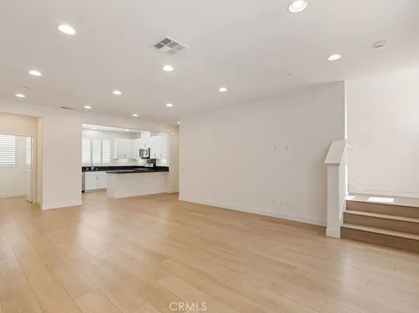 5750 Acacia Ln, Lakewood, CA 90712