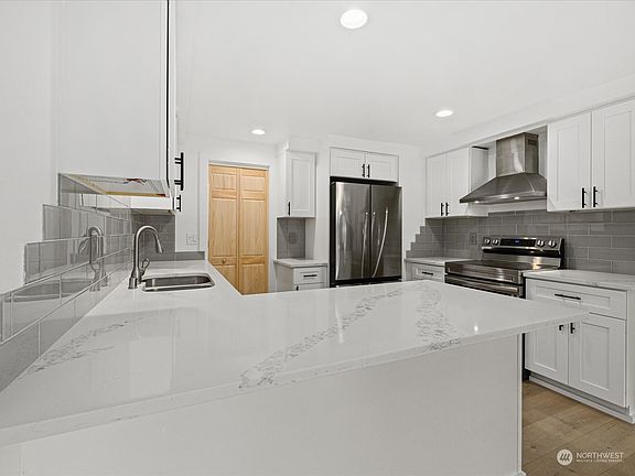 5th image of 12010 Slater Avenue NE #E-3
