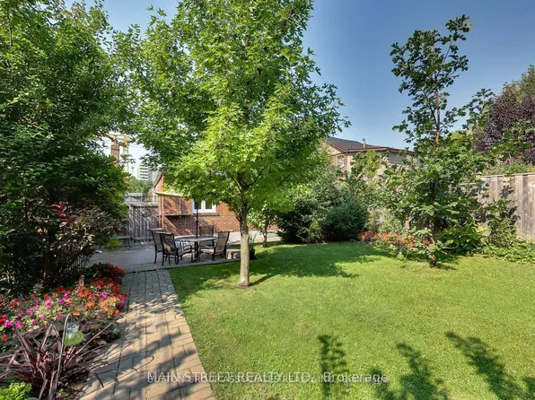 595 Northcliffe Blvd, Toronto, ON M6E 3L6