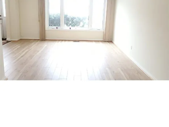 3450 Ellengale Dr, Mississauga, ON L5C 1Z7