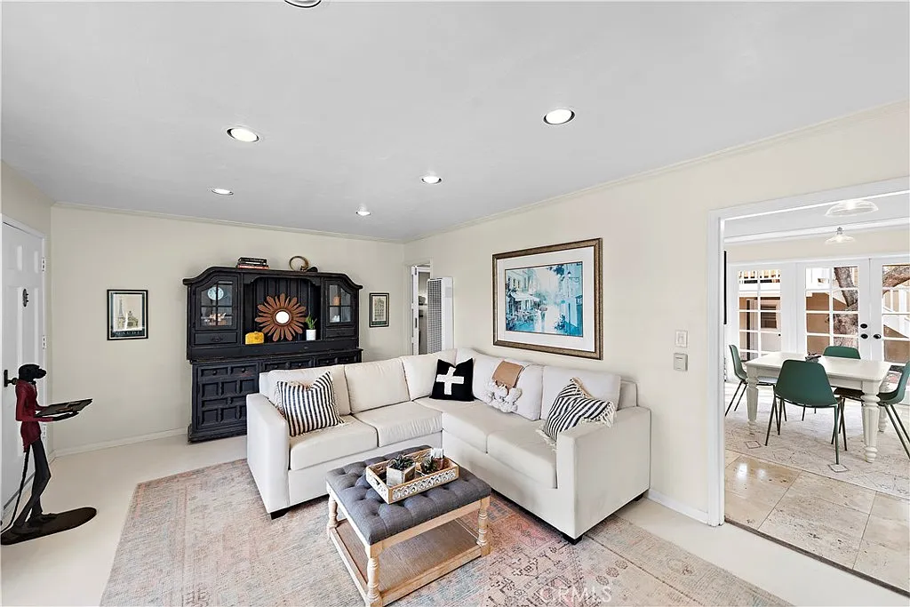 2 bed, 904 sqft, $5,500 — Photo 4