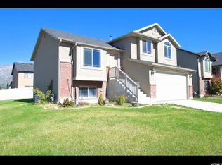 884 W Willow Brook Ln, Pleasant View, UT 84404