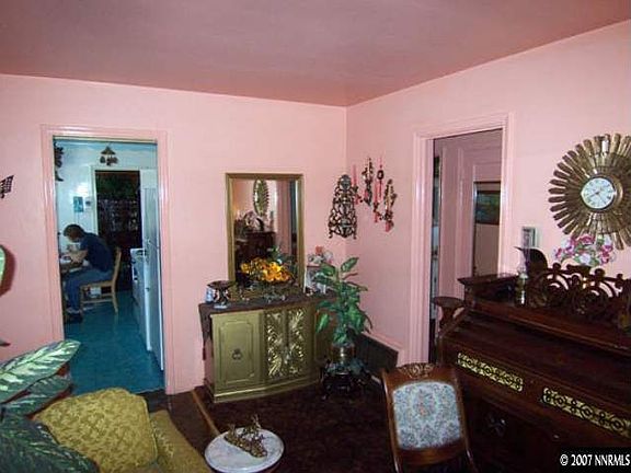 EZ-To-Maintain Living