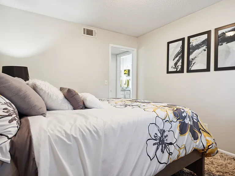 Springtree Apartments — Photo 31