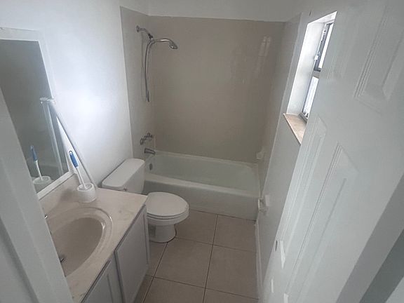 3rd image of 1500 Montana Ave APT 1