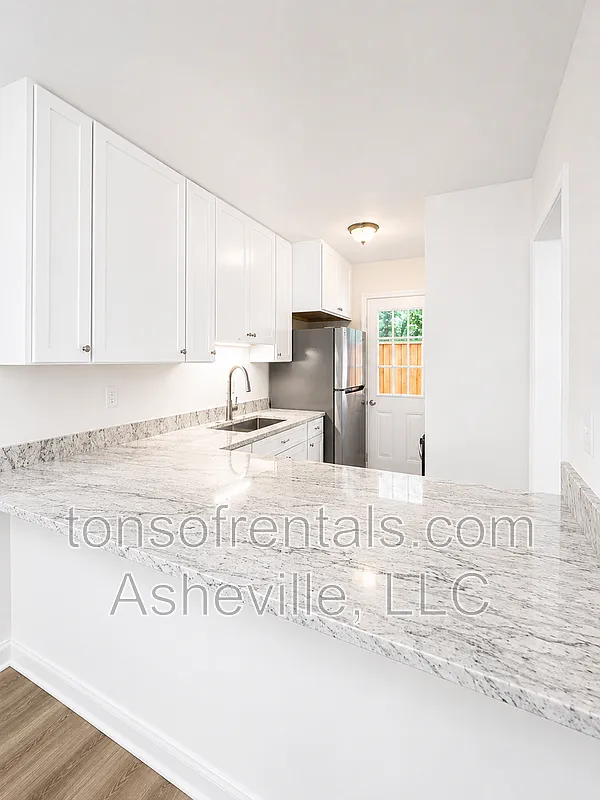 2 bed, 1.5 bath, 1100 sqft, $1,595 — Photo 4