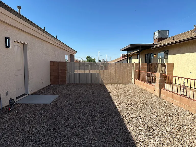 2743 Chambers Ave — Photo 63