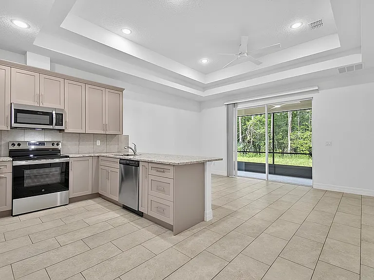14 Ullynn Pl #A — Photo 32