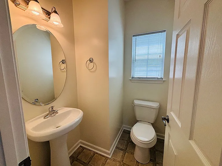 1719 Aden Ln — Photo 4