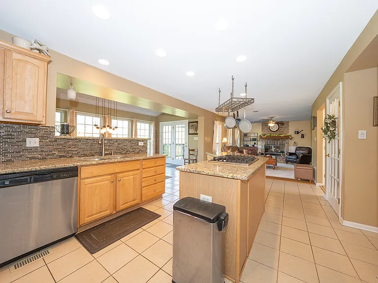 903 Maplewood Dr — Photo 86