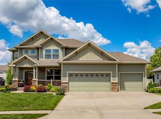15215 Ridgemont Dr, Urbandale, IA 50323