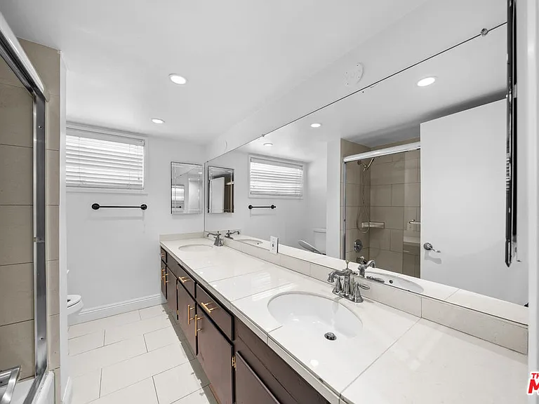 148 S Reeves Dr #4 — Photo 10
