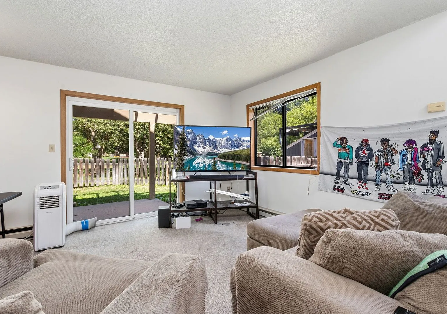 Available Now - 3 Bed/2.5 Bath — Photo 4