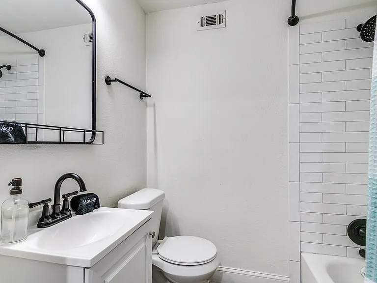 Bryan Street Apartments — Photo 11