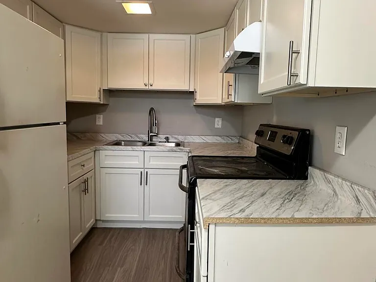 105 NE 6th Ave — Photo 8
