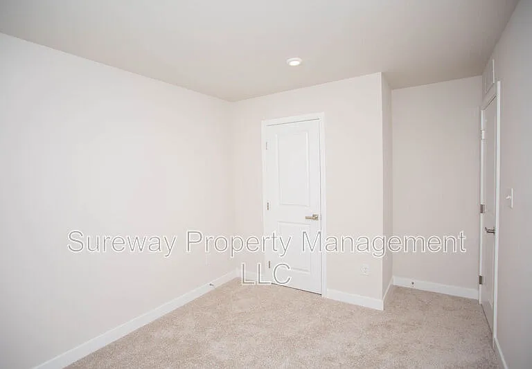 8 Foxwood Dr — Photo 35