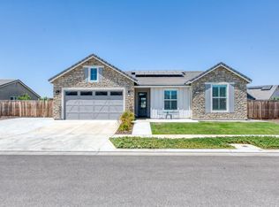 1141 Farmhouse Ave, Clovis, CA 93619