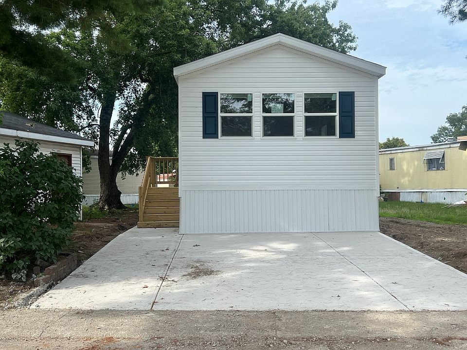 1st image of 11956 Holiday Cir S #123