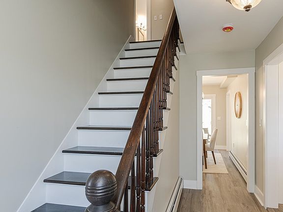 4th image of 10 Hillside Avenue
