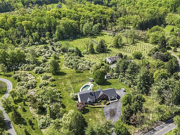 4th image of 50 Harbourton Woodsville Rd