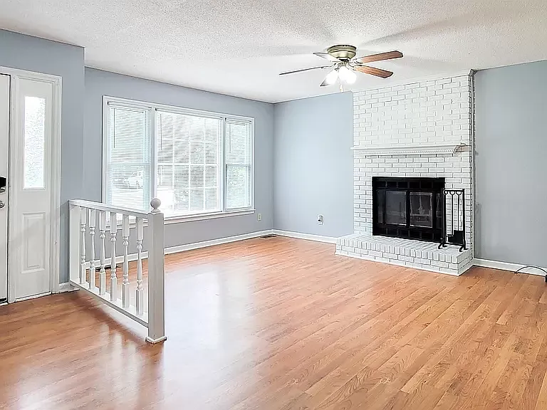 725 E Cardinal Dr — Photo 12