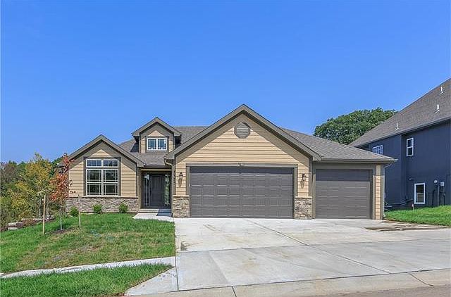1st image of 7375 NW Forest Lakes Dr