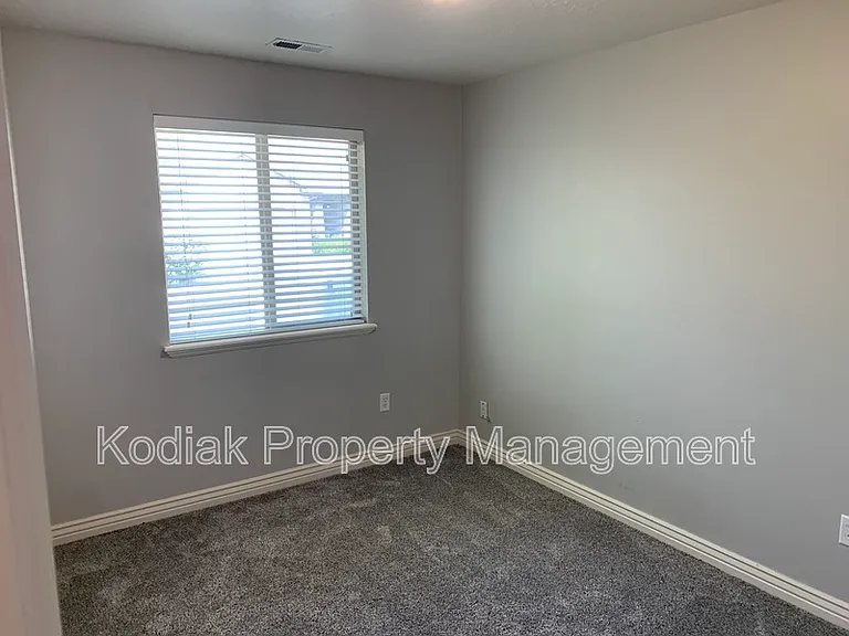 312 N Greenwich Dr — Photo 14