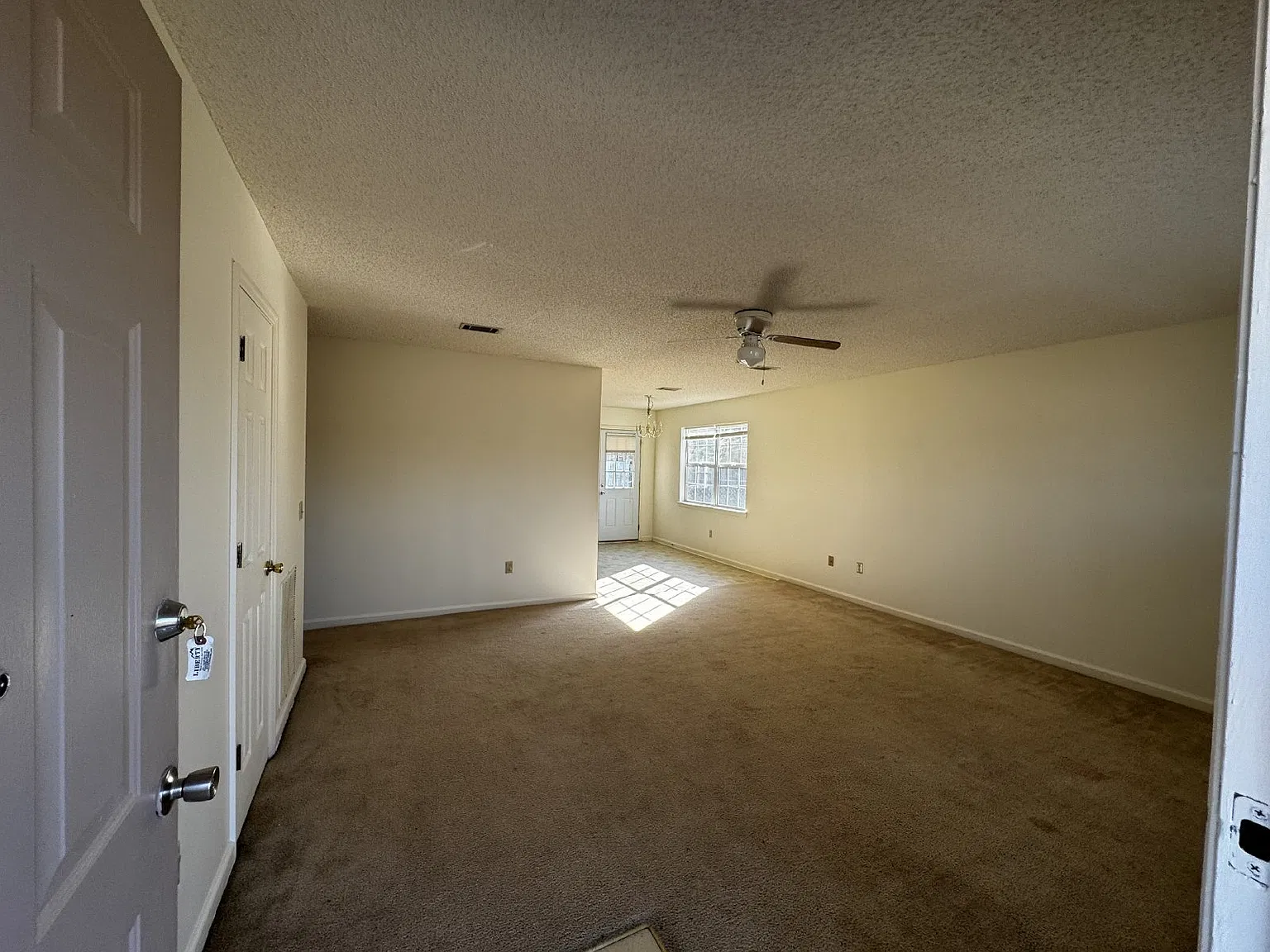 3 bed, 2.0 bath, 1162 sqft, $1,400 — Photo 2