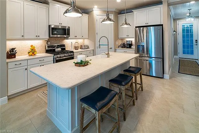 3 bed, 2.0 bath, 1632 sqft, $3,250 — Photo 3