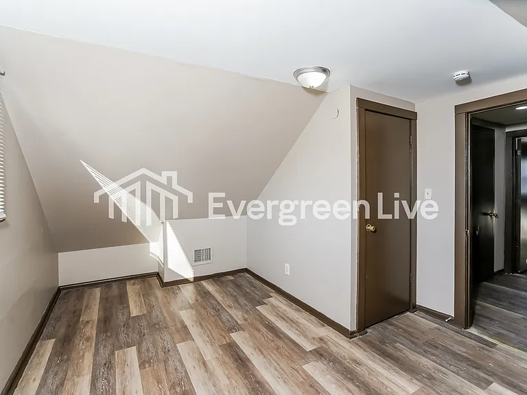 5147 N 58th St — Photo 10