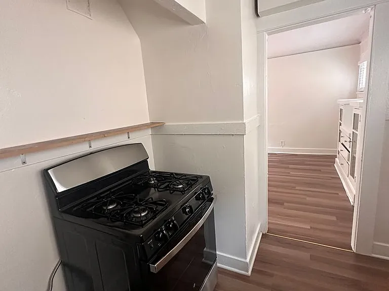 435 Rose Ave — Photo 3