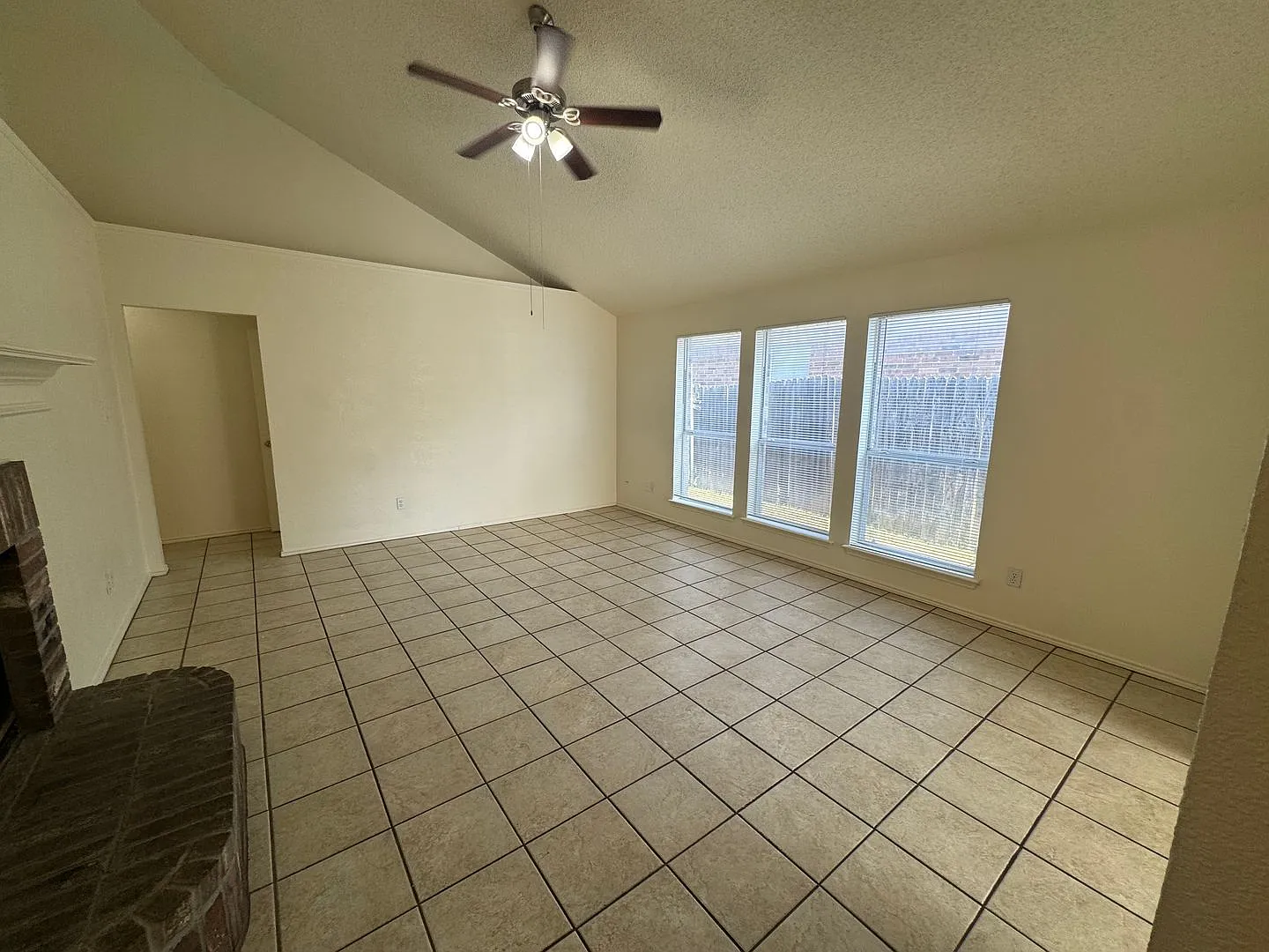 Cute Single Story 3 Bedroom in Keller ISD — Photo 3