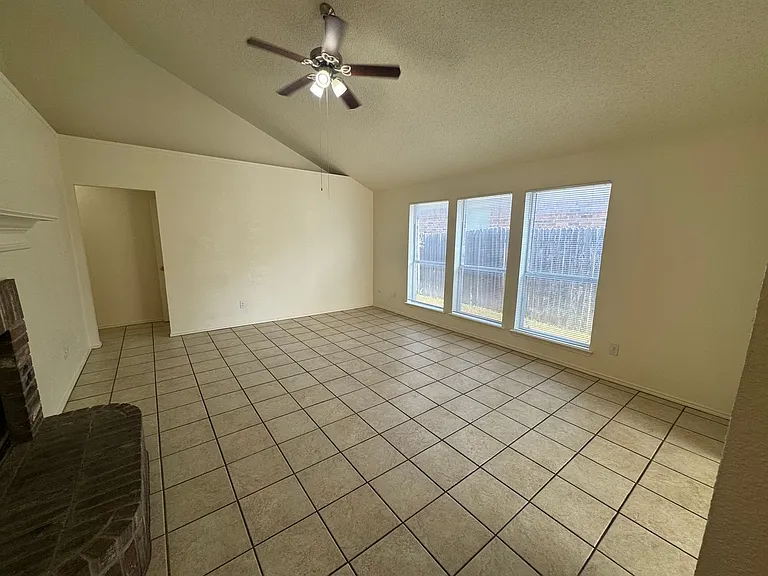 8045 Cannonwood Dr — Photo 3