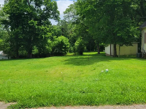 207 S Blakemore St, Paris, TN 38242