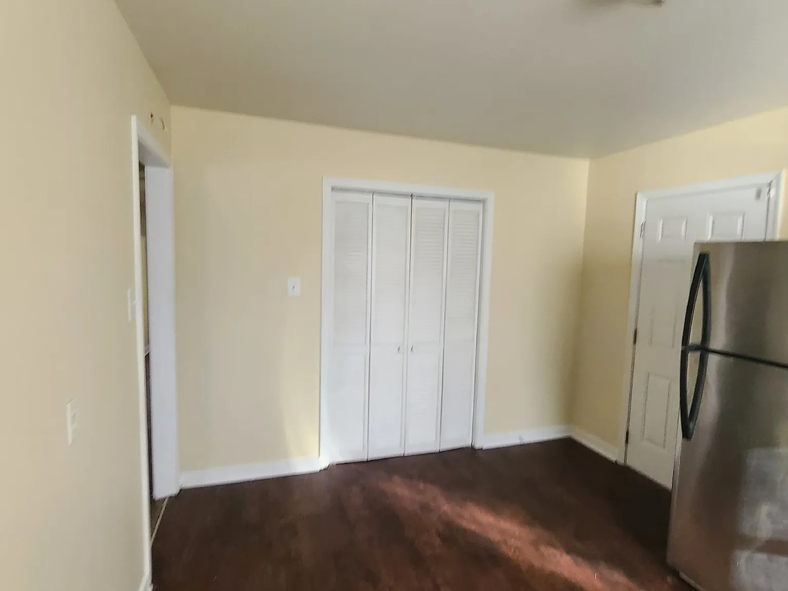 3 bed, 1.0 bath, 1040 sqft, $1,670 — Photo 4