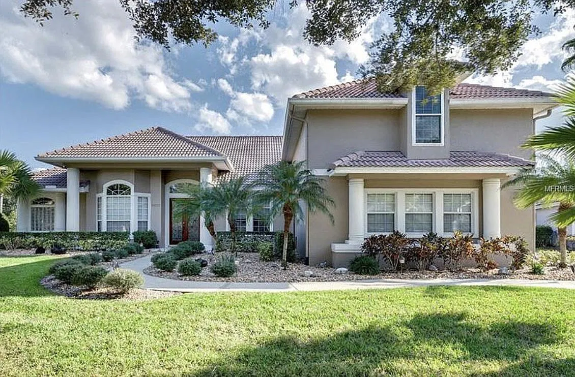 5 bed, 3706 sqft, $4,950 — Photo 1