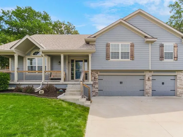 1021 SE Crimson Ct, Blue Springs, MO 64014