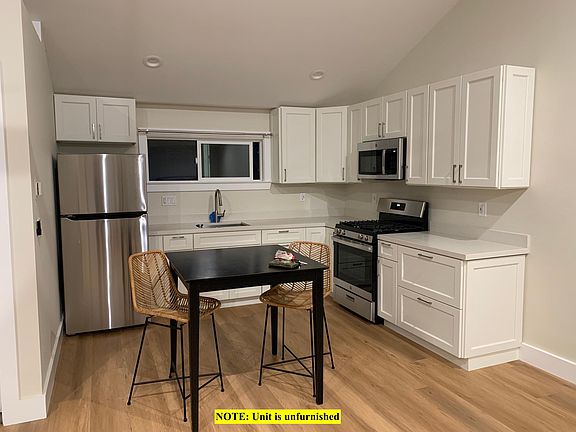 Kitchen with SAMPLE furnishings