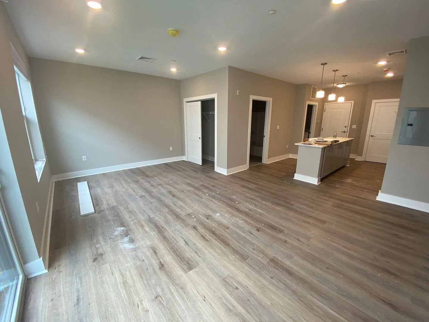 105 Morris Apartments — Photo 2