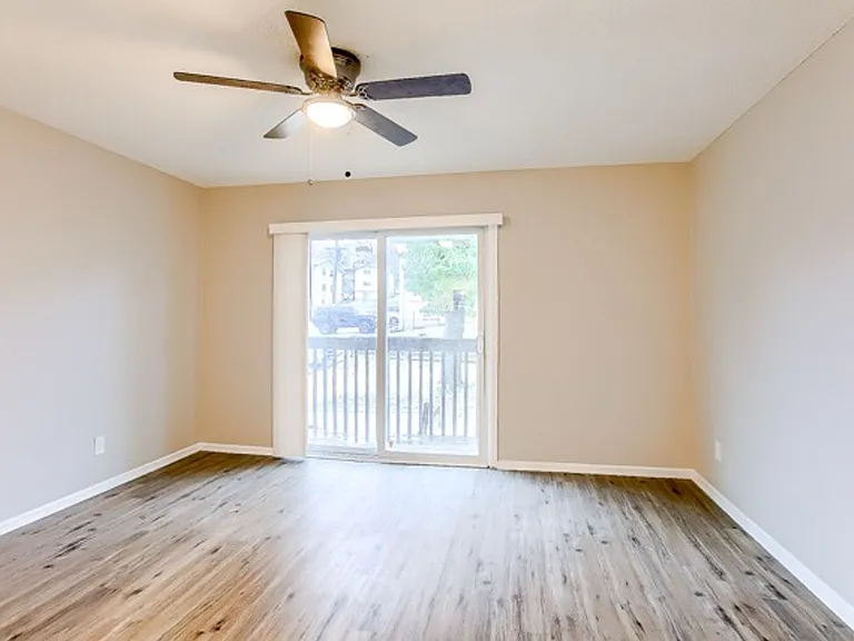 Eagle's Nest Apartments — Photo 16