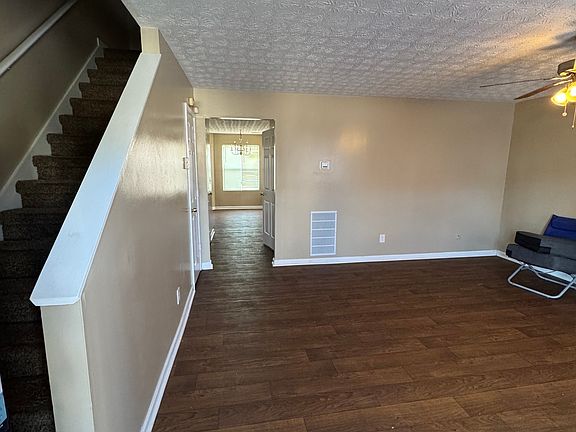 2nd image of 5869 Strathmoor Manor Cir