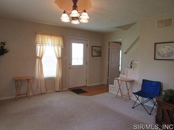 5th image of 605 E Illinois Ave