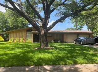 106 Oakridge Dr, Hitchcock, TX 77563