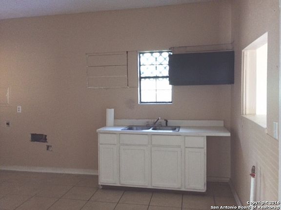 3rd image of 446 Mount Vernon Ct