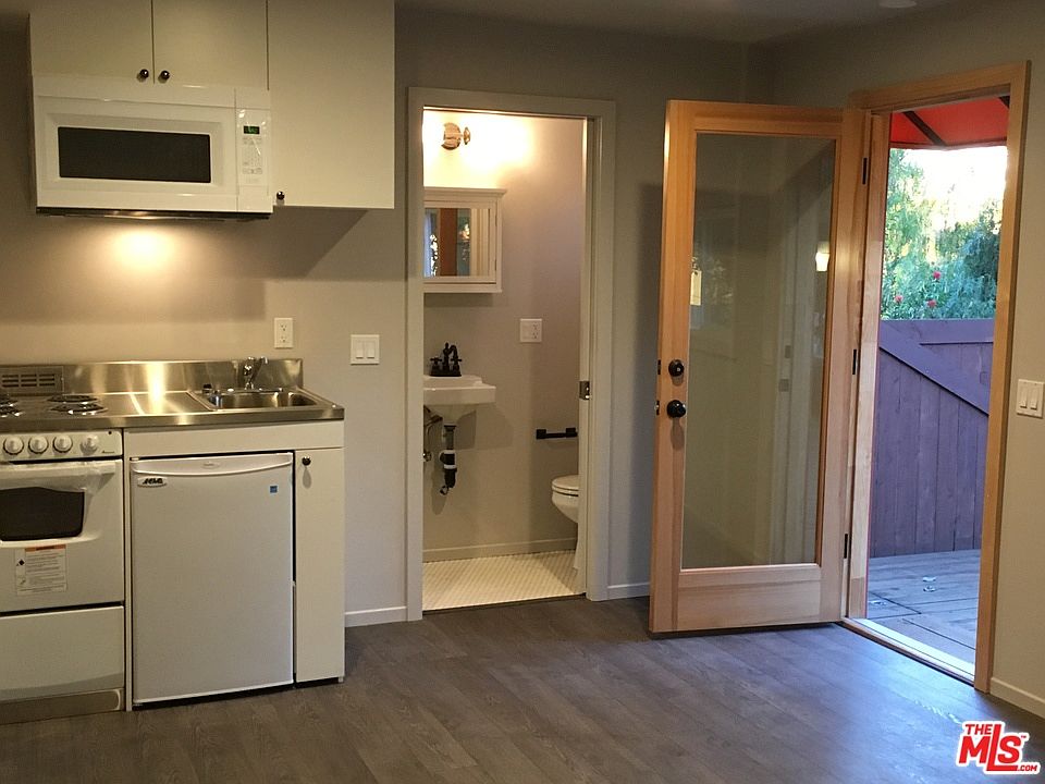 1st image of 1915 Apex Ave #3/4