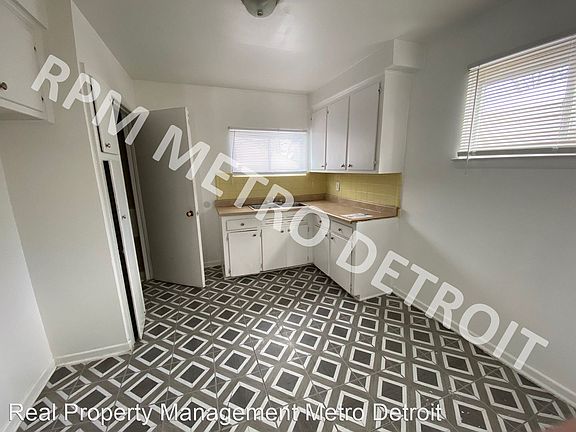 5th image of 19435 Woodmont St