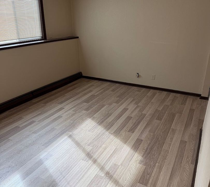 1st image of 481 Sunset Dr #4