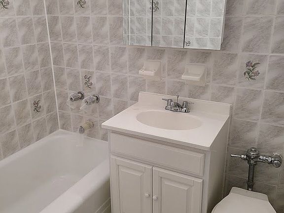 5th image of 325 E 48th St APT 3B