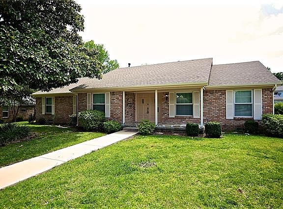 2nd image of 1117 Elizabeth Ln