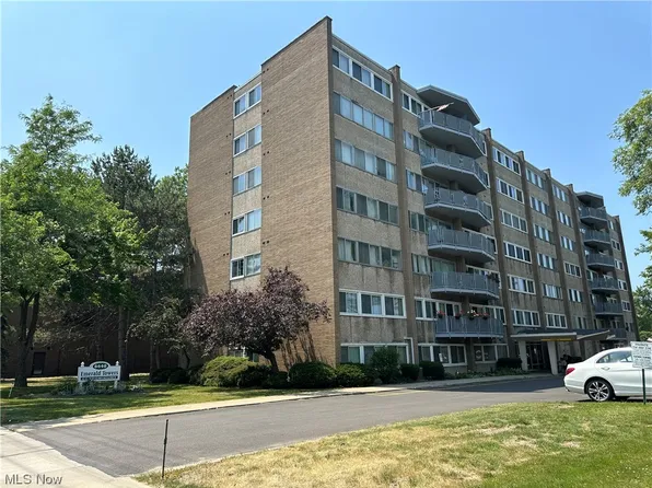 6640 Pearl Rd APT 306, Parma Heights, OH 44130